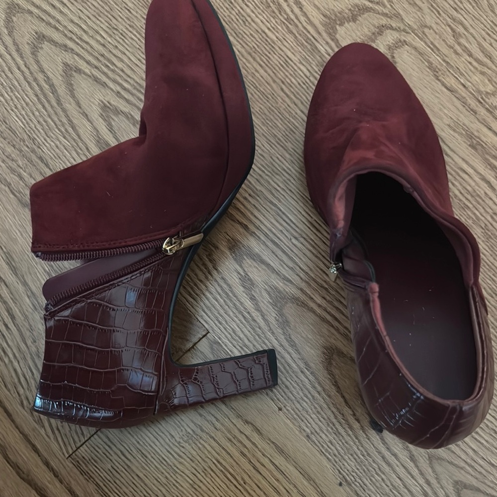Xappeal Ayla - Women’s Low Cut Heeled Suede Ankle Boots - Burgundy